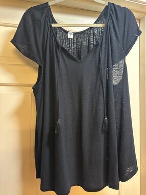 Old Navy Black Short-Sleeve V-Neck Tunic with Tassel Ties